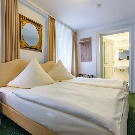 Weber Hotel 3*