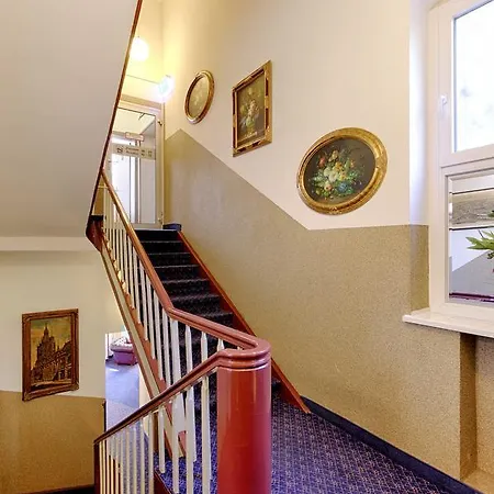 Weber Hotel 3*