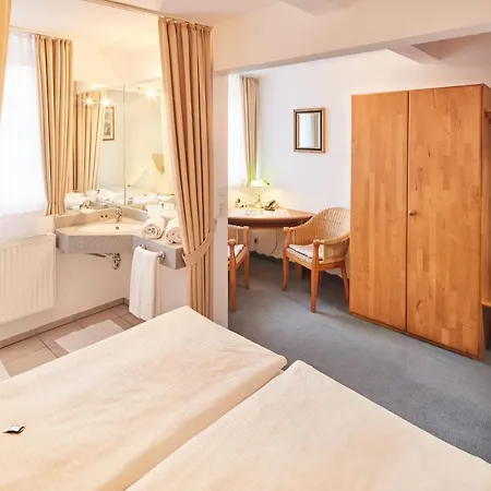 Weber Hotel 3*