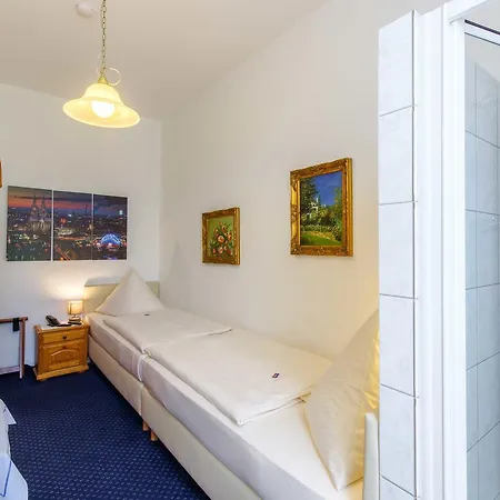 Weber Hotel 3*